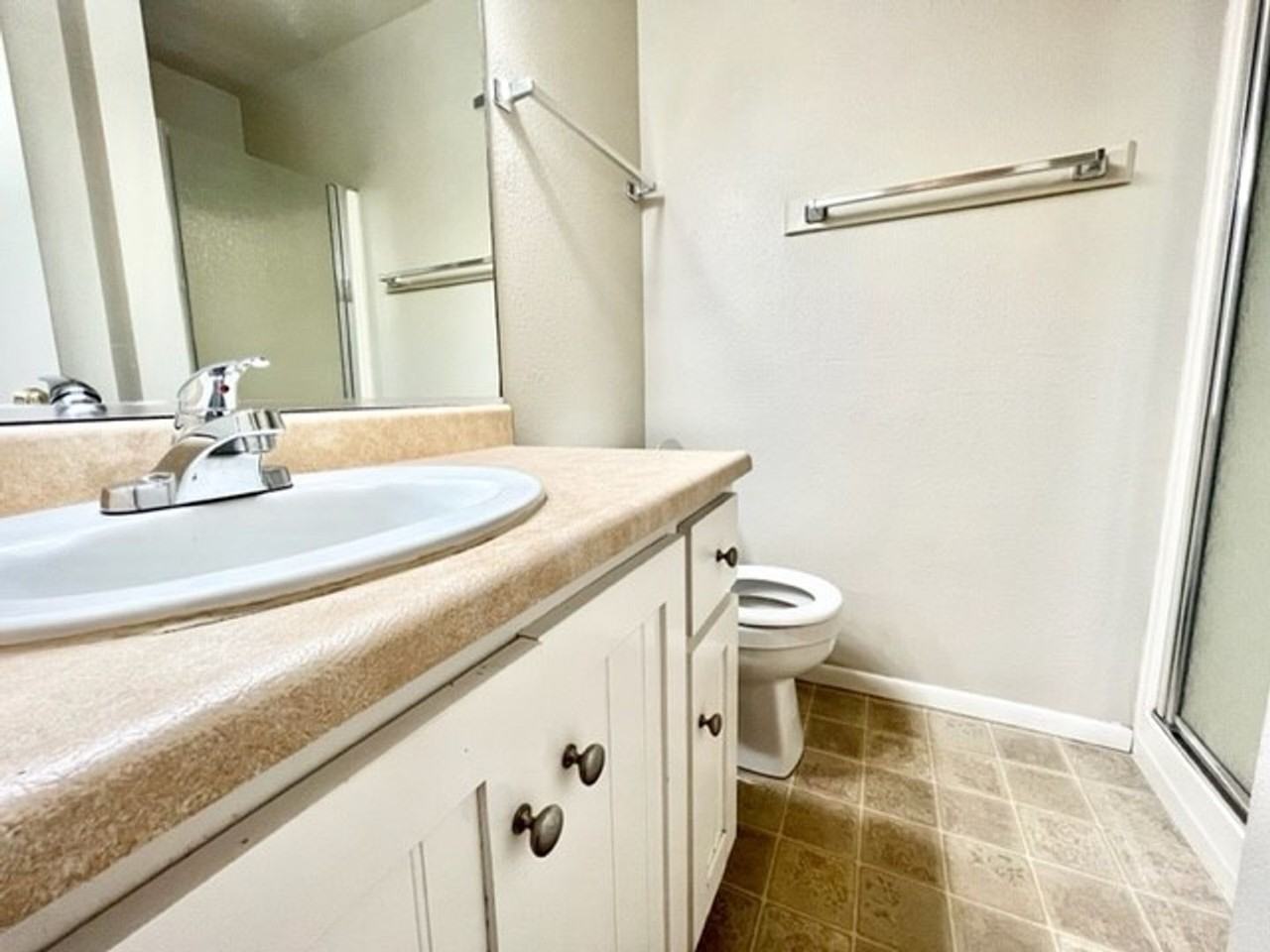 **Pre-Leasing for Summer 2026** Great Ivy Street Complex! - Photo 6 of 13