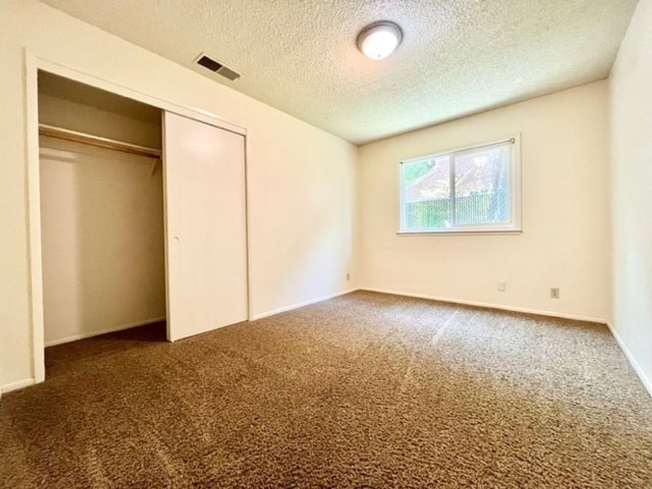 **Pre-Leasing for Summer 2026** Great Ivy Street Complex! - Photo 7 of 13