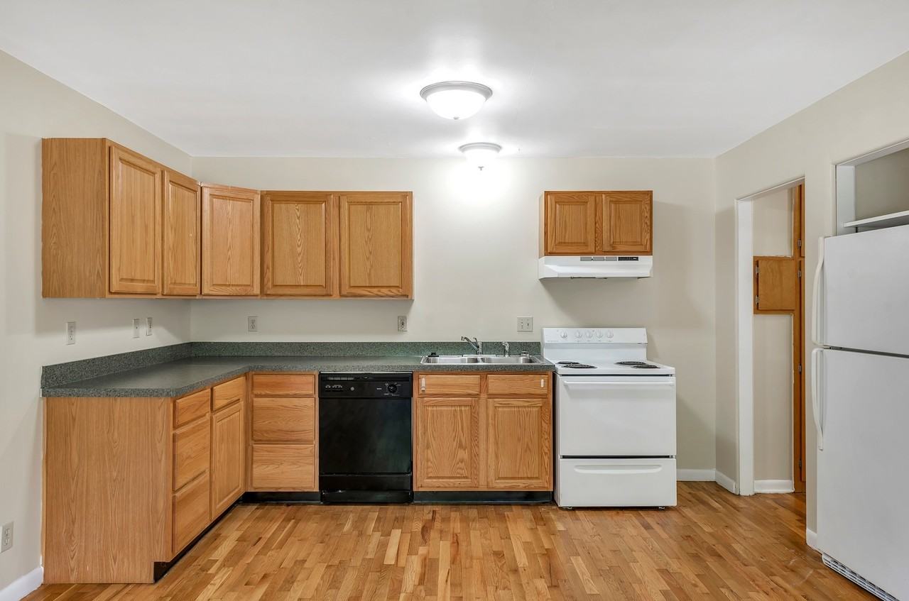 Old Canton Lane (Hodge Apartments, LLC) 1410 Old Canton Ln, East