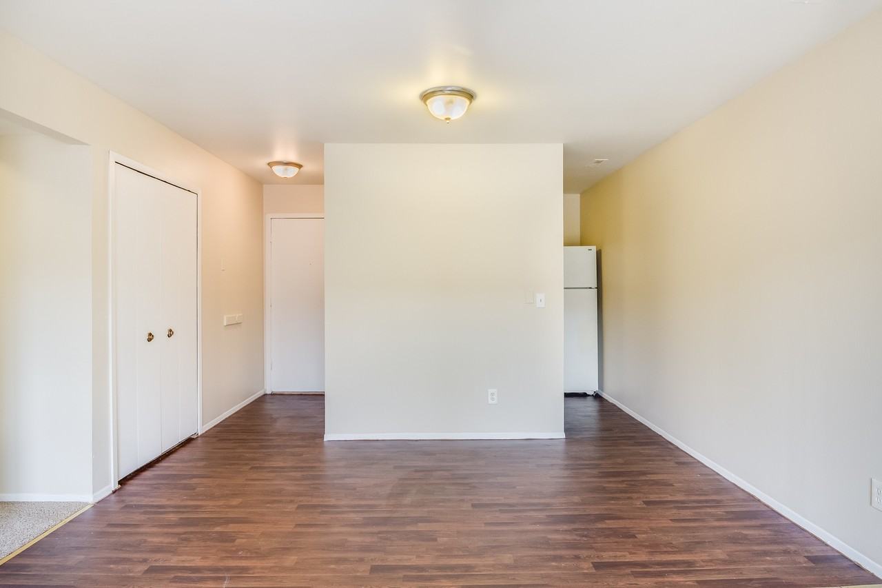 Drakeshire Apartments (Suzanne Apartments LLC) - Photo 7 of 21