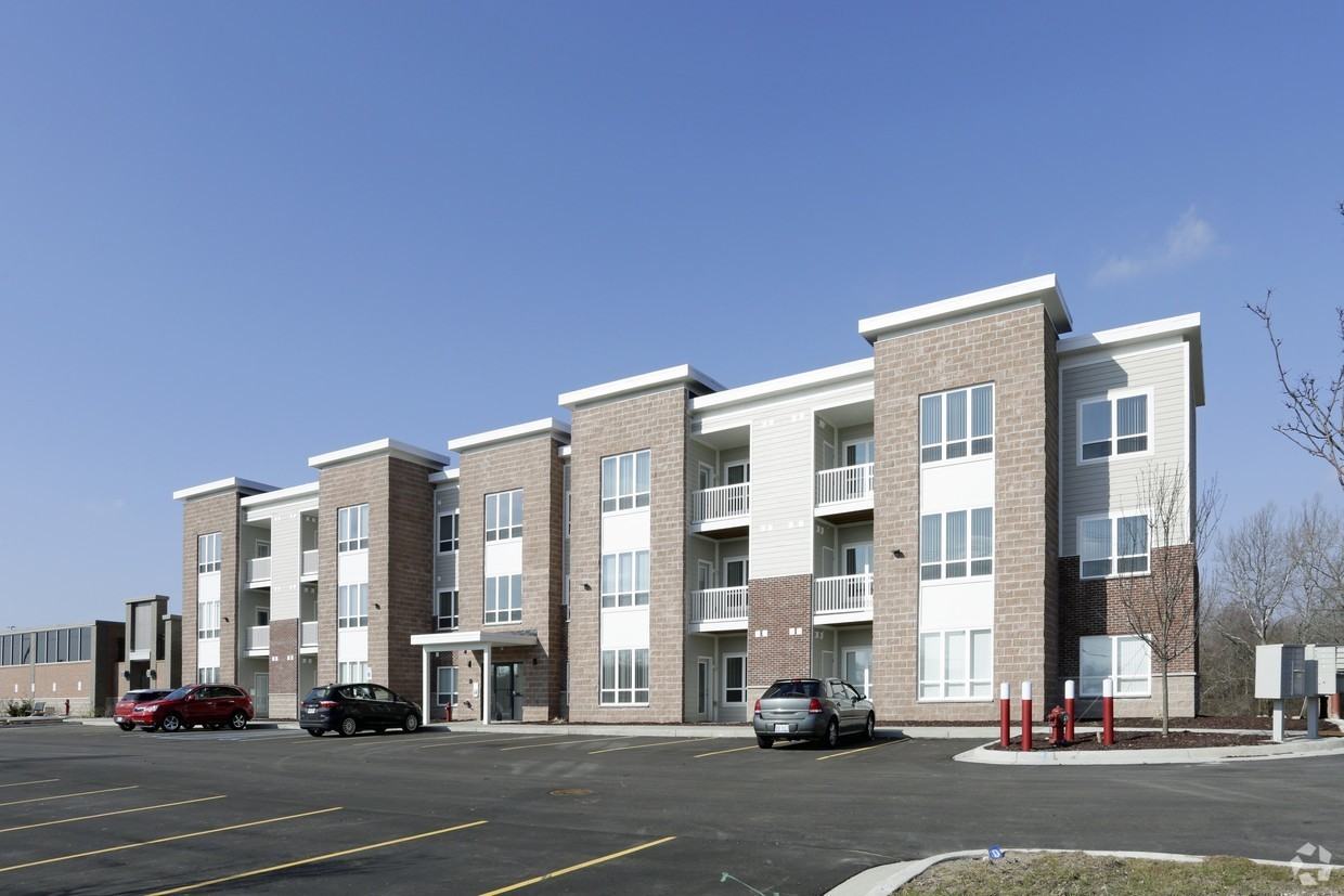 Times Square Apartments - Photo 3 of 32