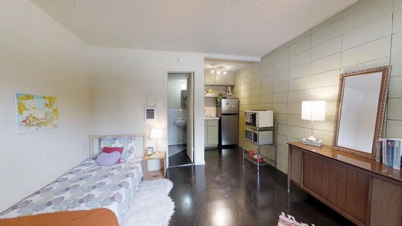 Elmwood Pl. Apts. - Photo 5 of 30