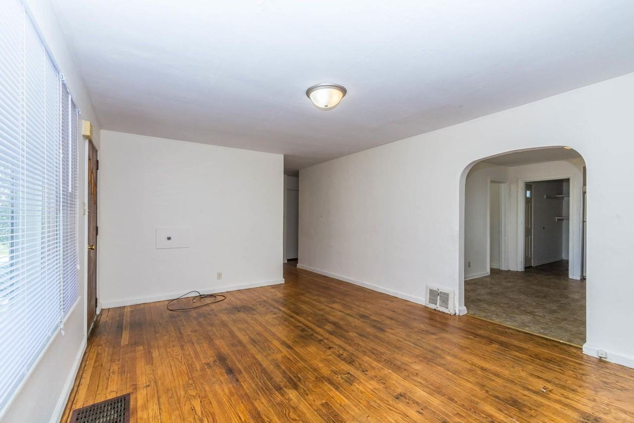 406 E 20th - Photo 5 of 26