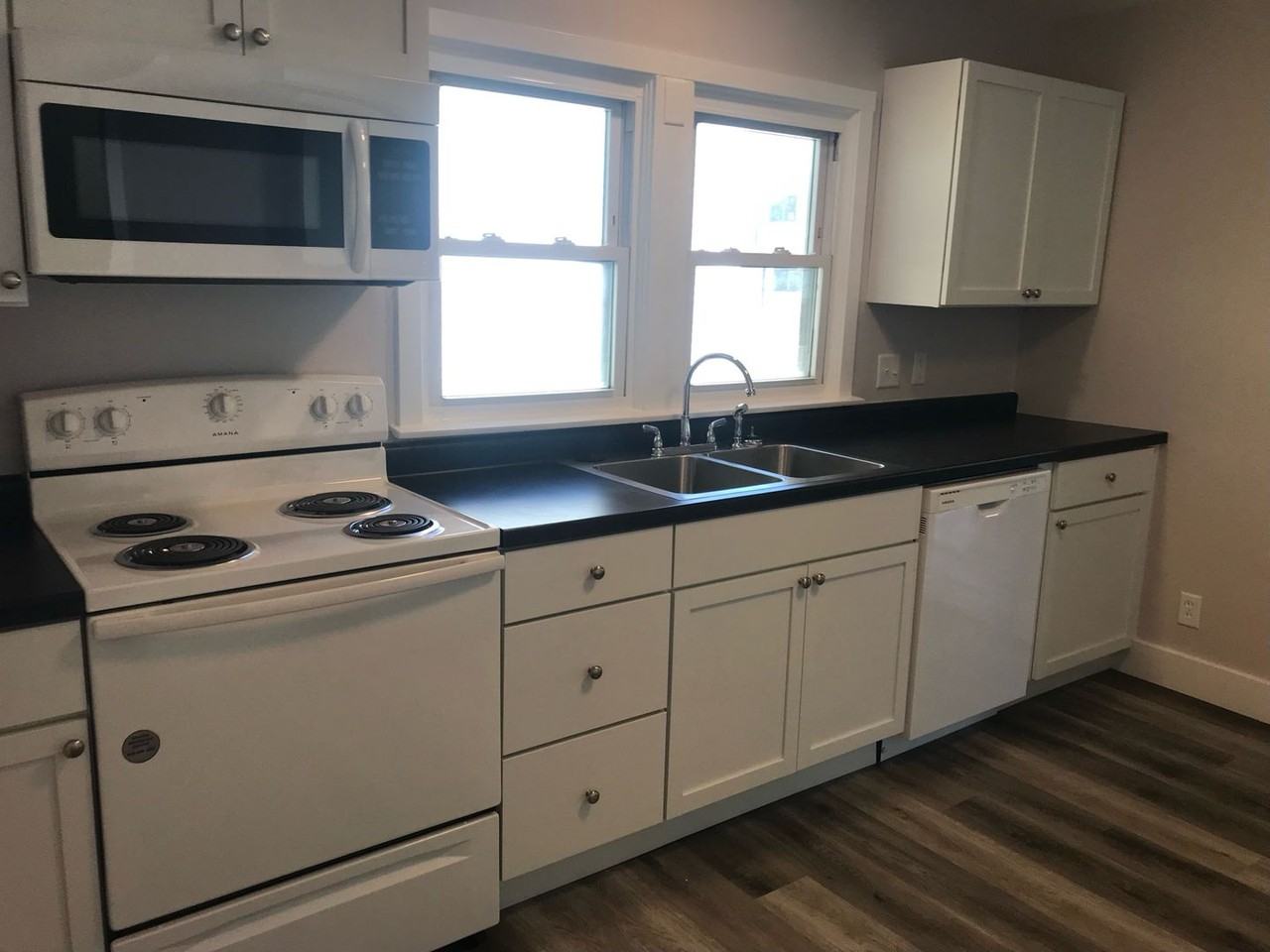 406 E 20th - Photo 7 of 26