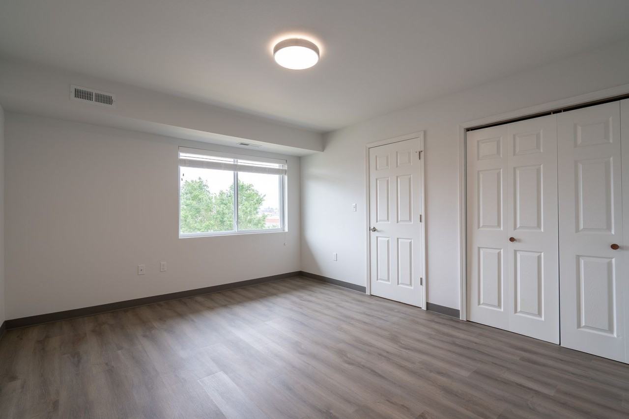 Cedar Rapids 2 bd - Photo 3 of 12
