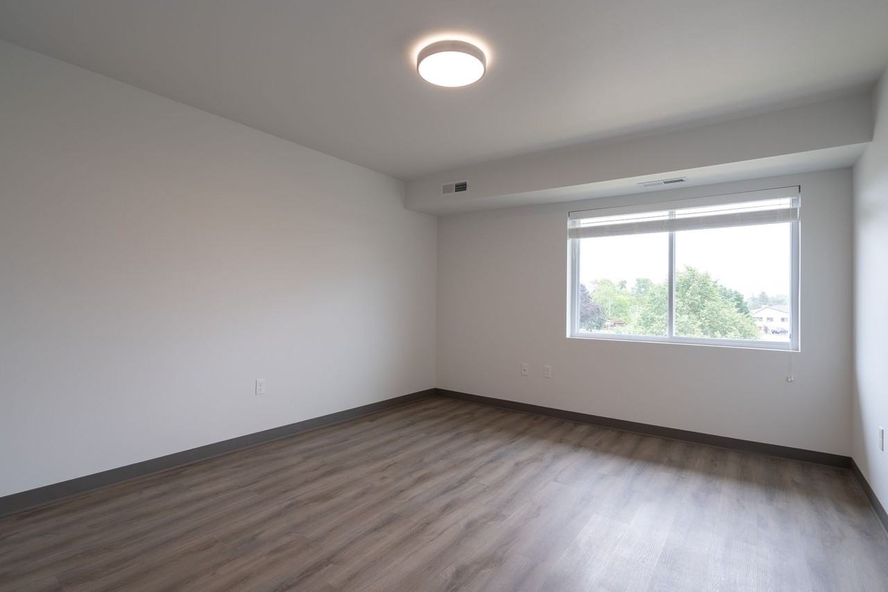 Cedar Rapids 2 bd - Photo 4 of 12