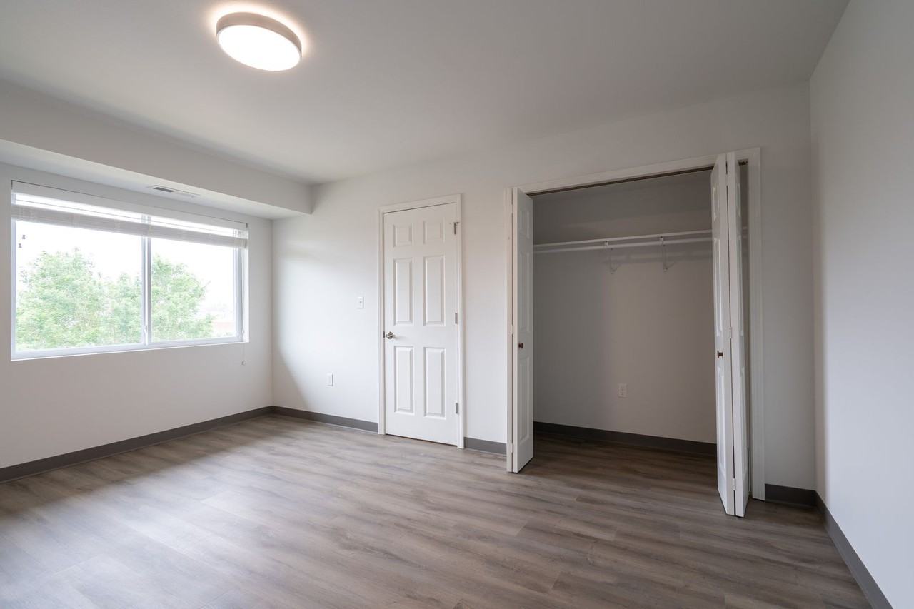 Cedar Rapids 2 bd - Photo 5 of 12