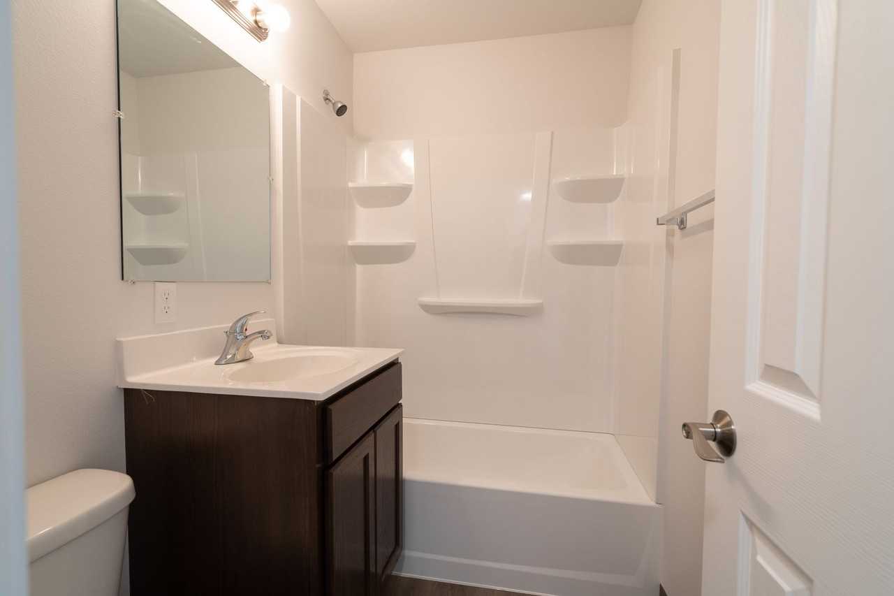 Cedar Rapids 2 bd - Photo 7 of 12