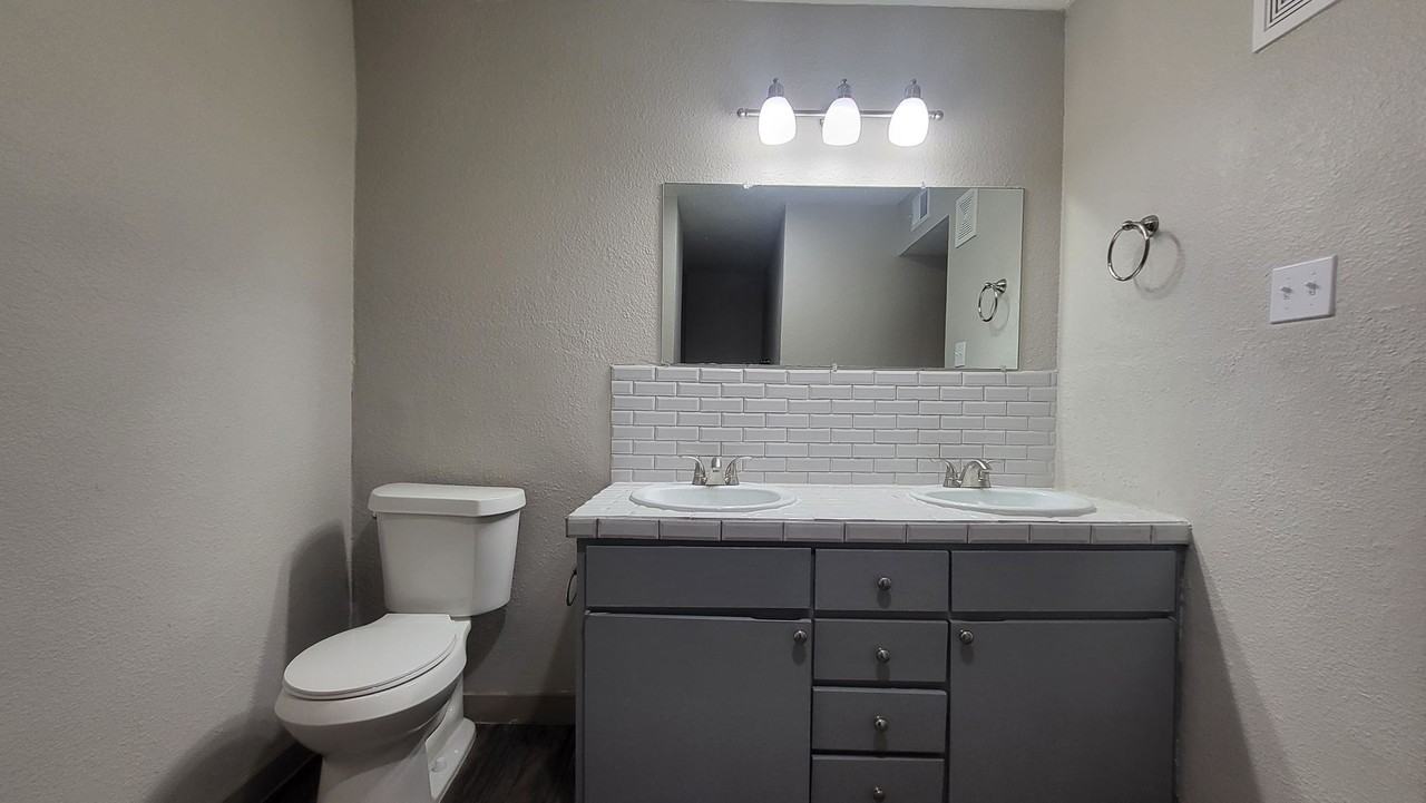 Commerce Village Apartments - Photo 6 of 35