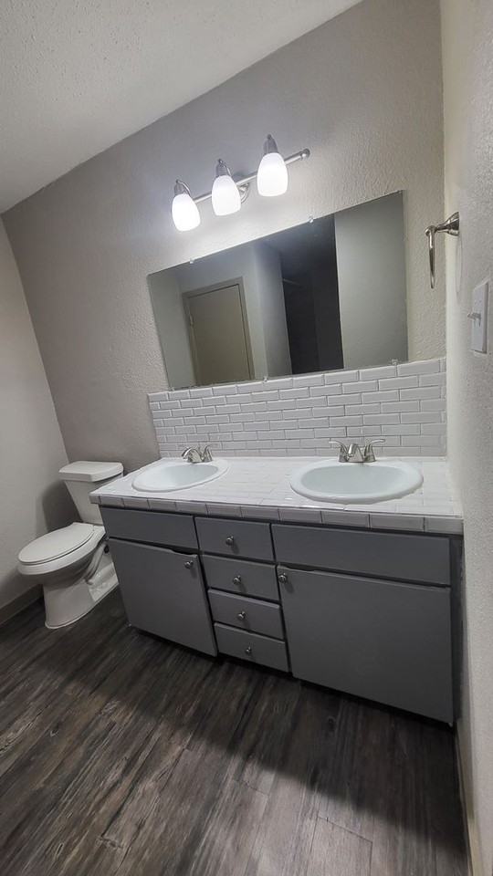 Commerce Village Apartments - Photo 7 of 35