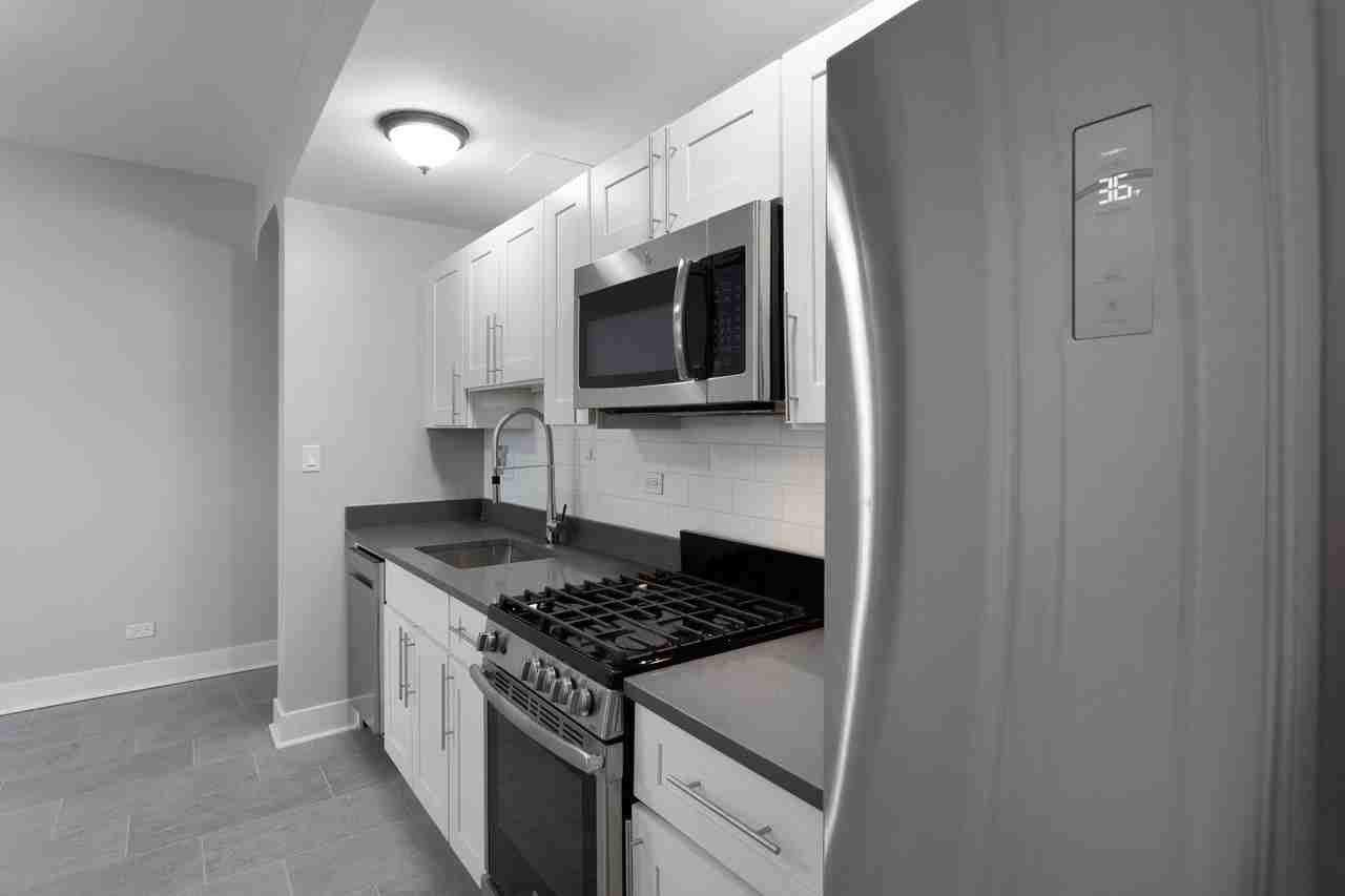 The 1521 Sherwin - Photo 4 of 17