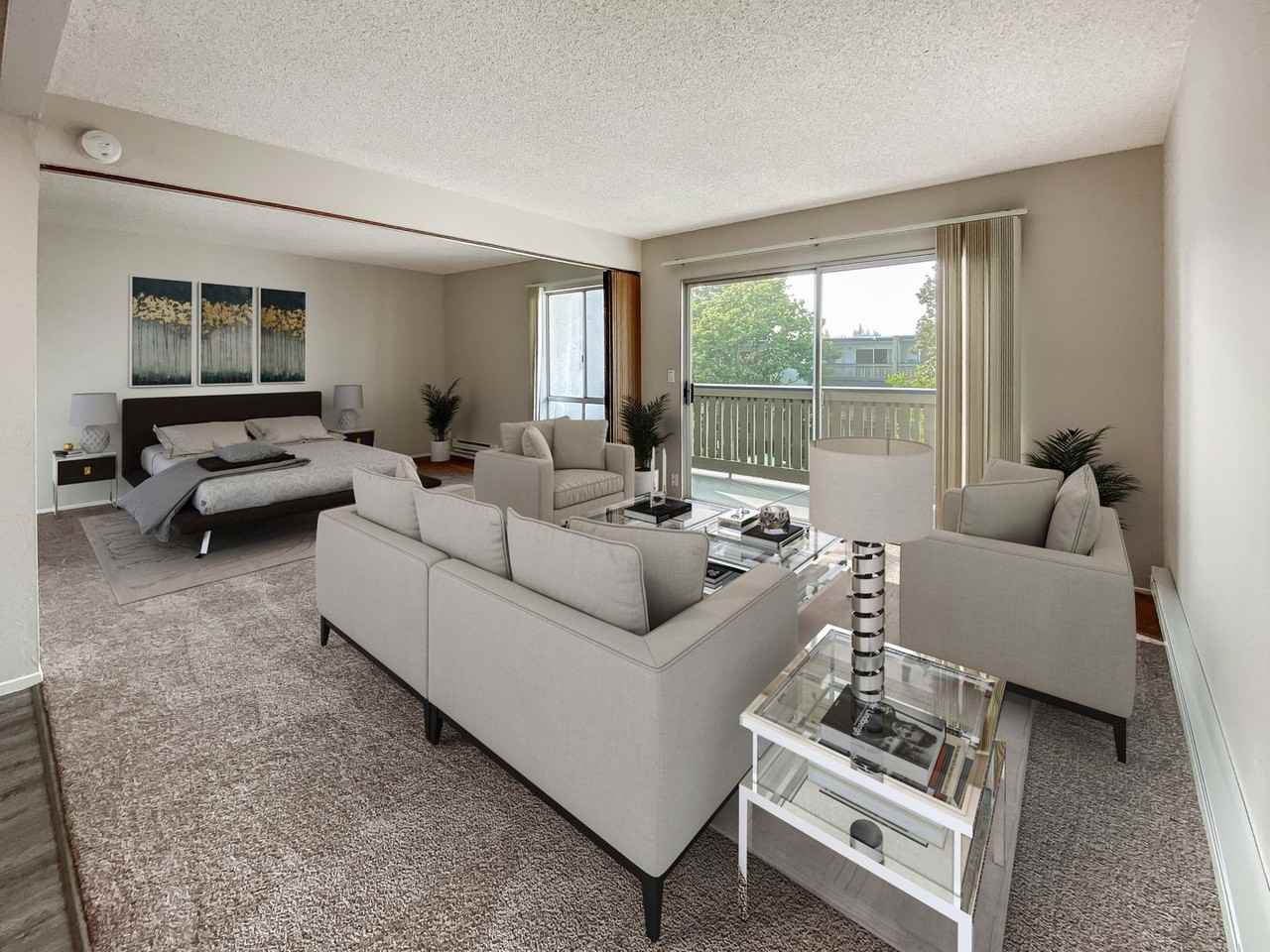 Del Medio Manor - Photo 2 of 12