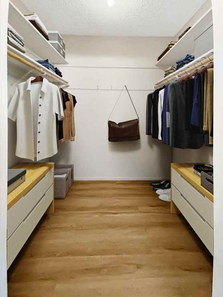 Del Medio Manor - Photo 4 of 12