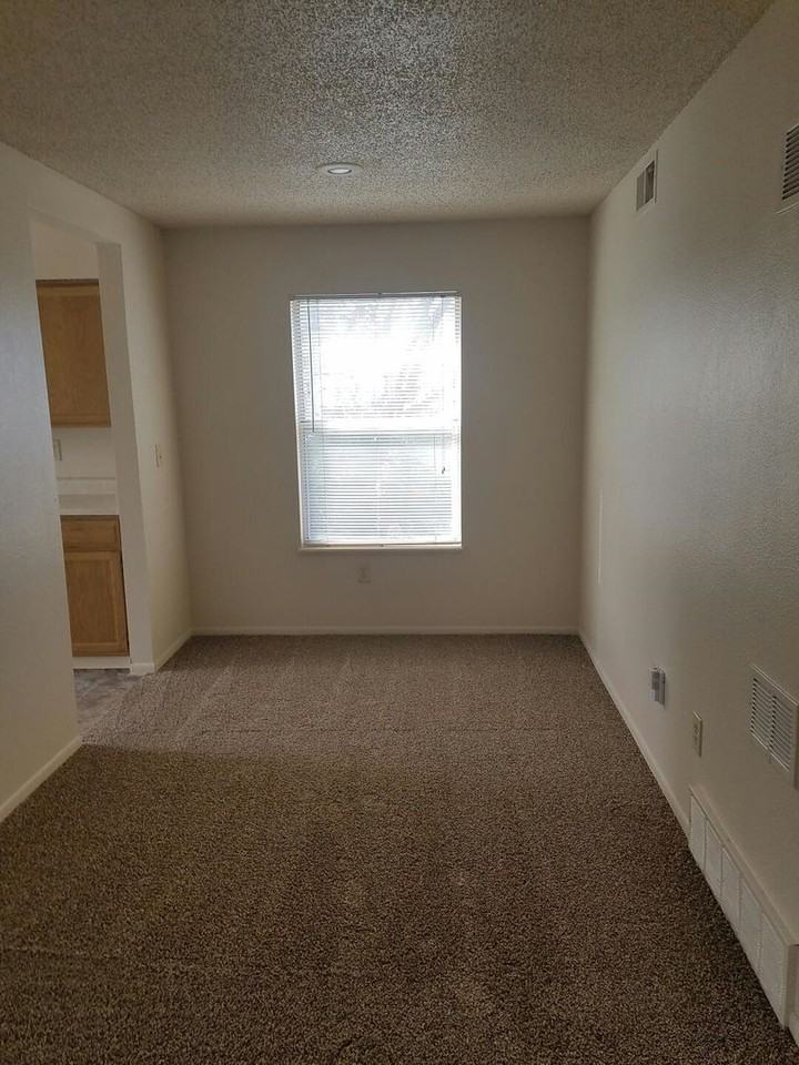 480 NE Windrose Drive - Photo 3 of 37