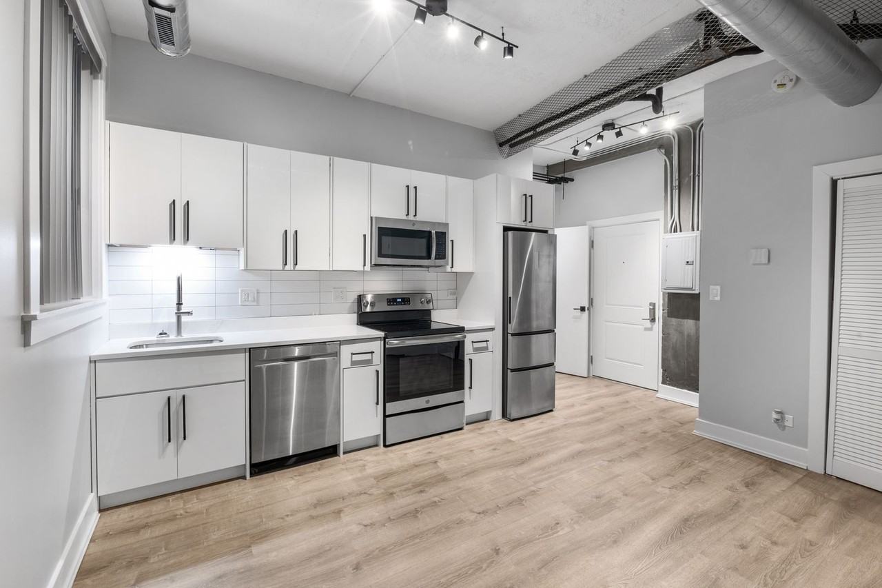 7645 N Sheridan Rd - Photo 2 of 16