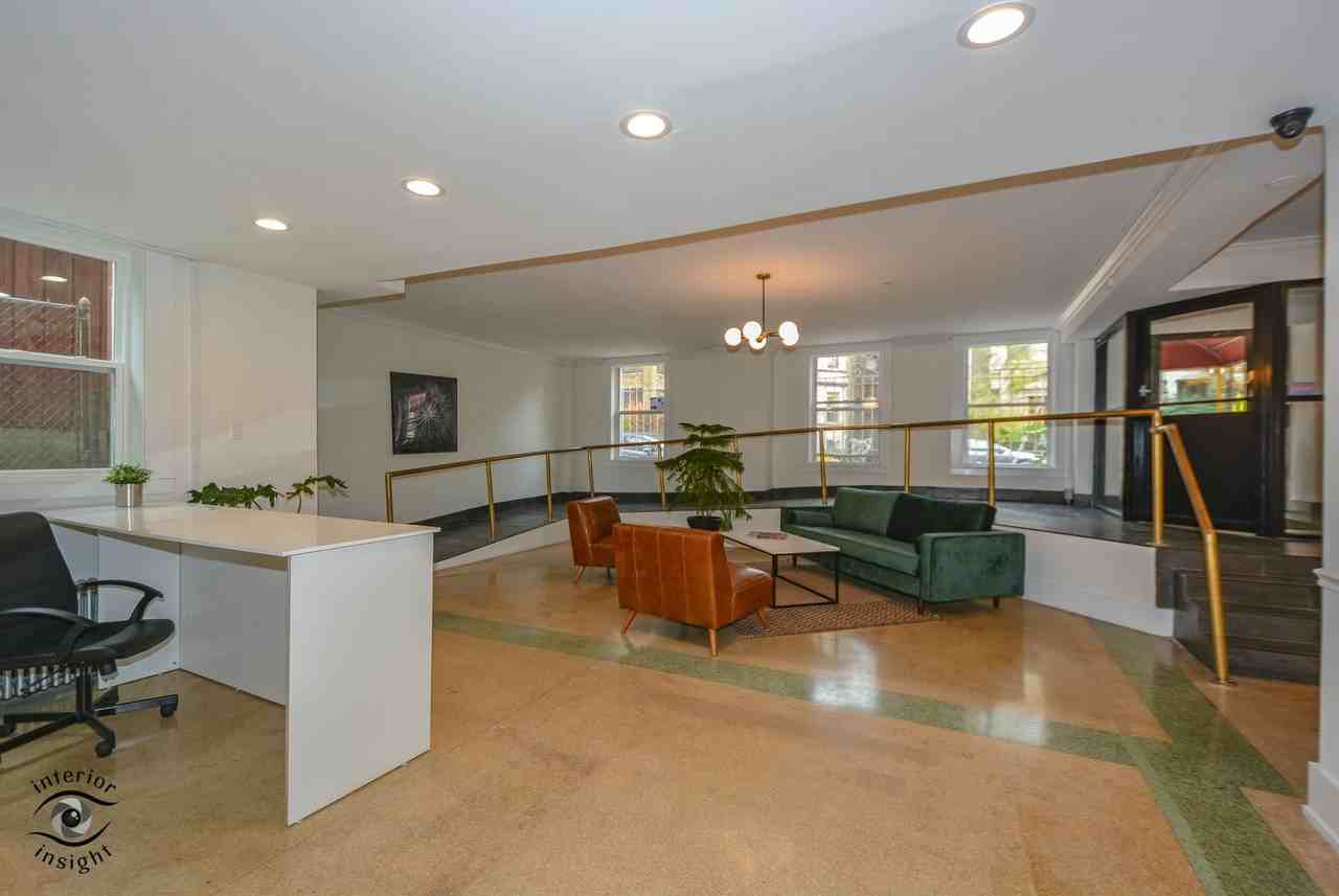 Winthrop - Photo 5 of 14