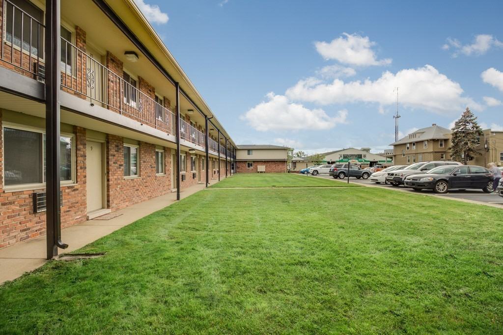 Avenue Eleven Apartments - Photo 4 of 14