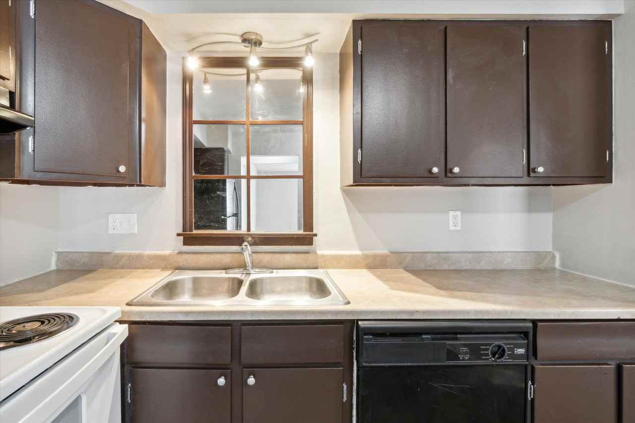 Country Club Park Apartments (320 S. Drake LLC) - Photo 7 of 50