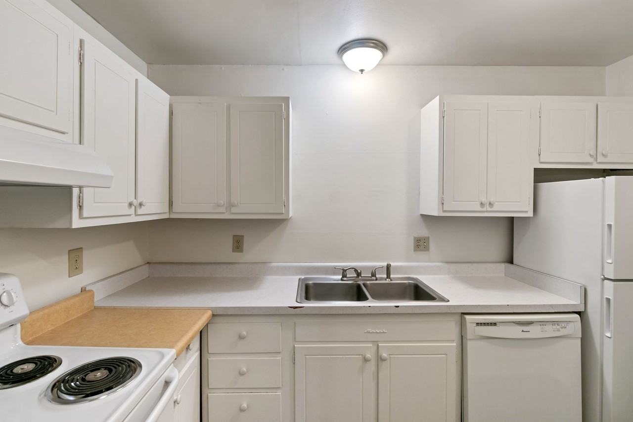 Carriage Park Apartments (Carriage Park Investors LLC) - Photo 3 of 50