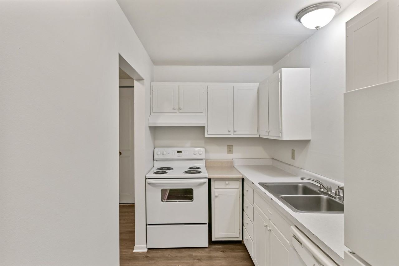 Carriage Park Apartments (Carriage Park Investors LLC) - Photo 4 of 50