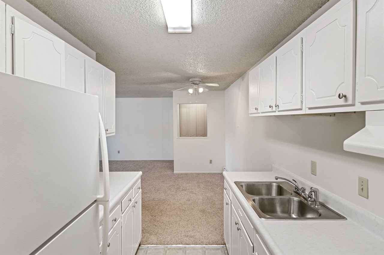 Carriage Park Apartments (Carriage Park Investors LLC) - Photo 4 of 50