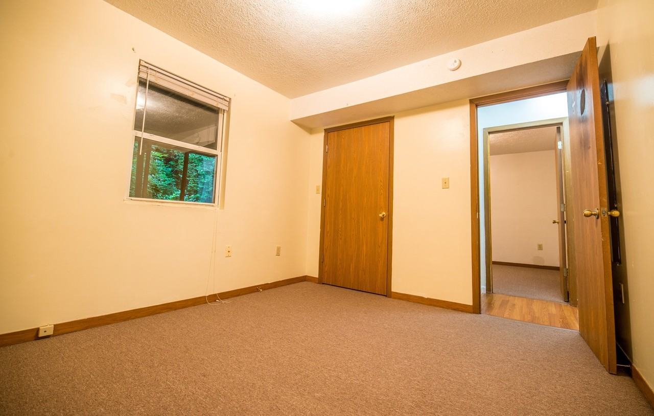 410 Sixth Street - Photo 5 of 46