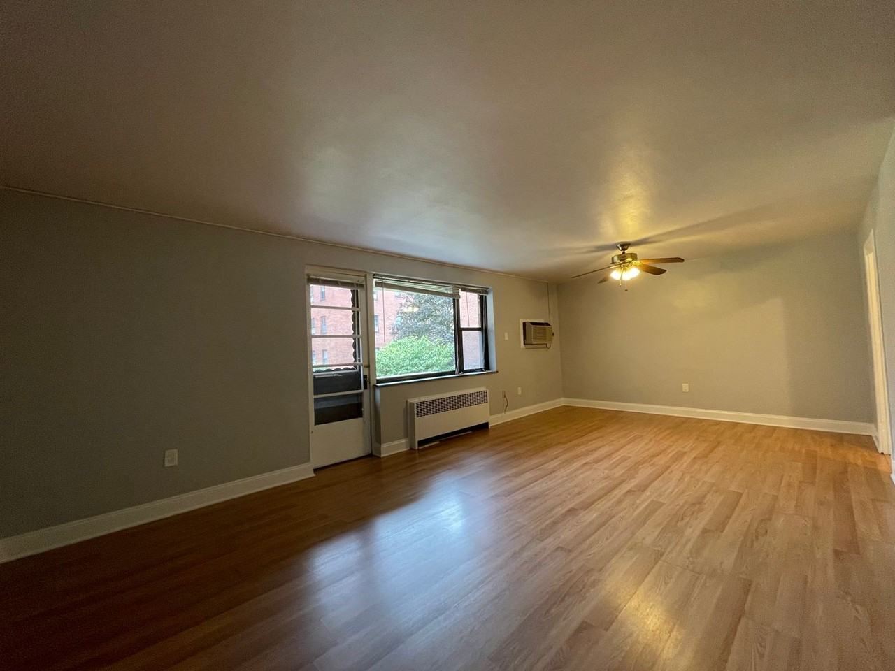 Royal Garden Apartments - Photo 4 of 13