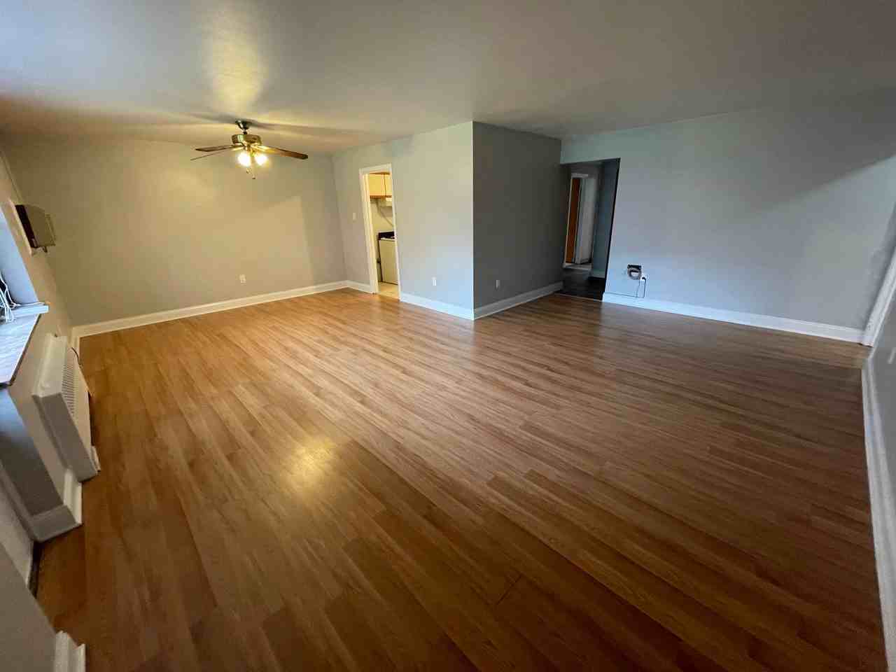 Royal Garden Apartments - Photo 5 of 13