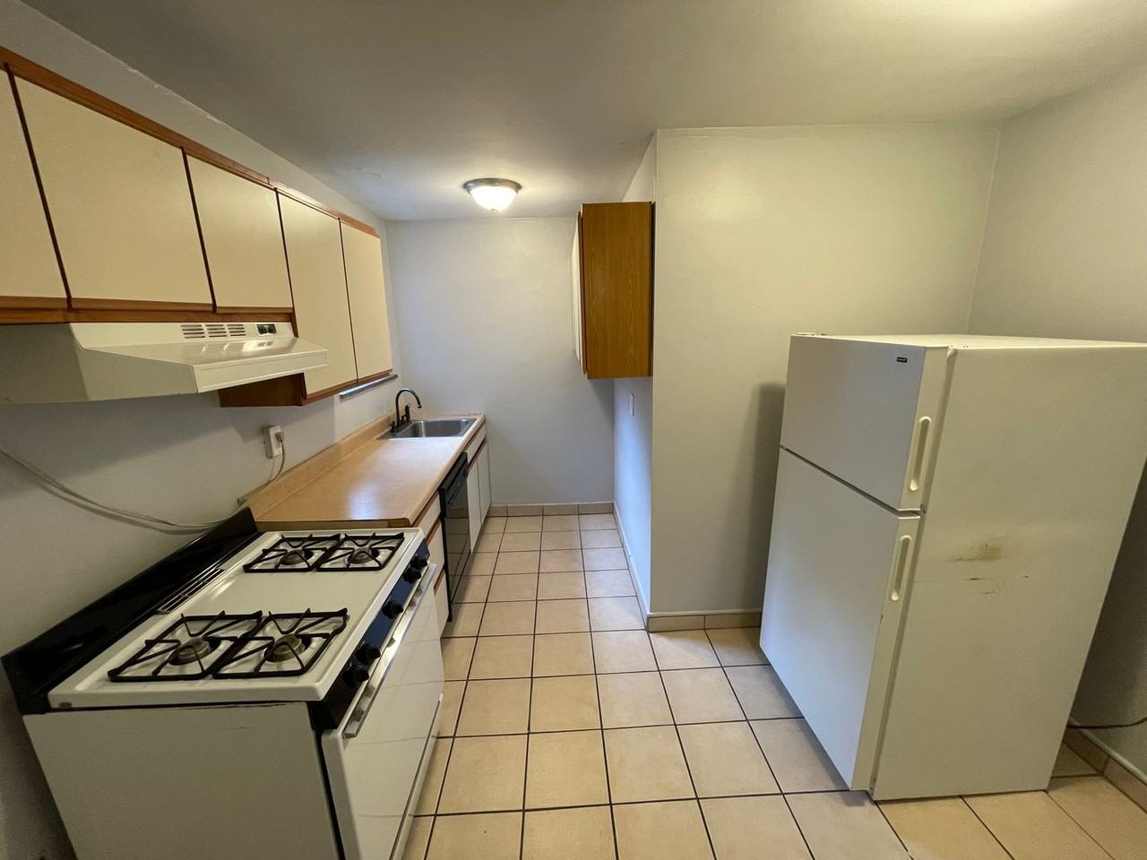 Royal Garden Apartments - Photo 7 of 13