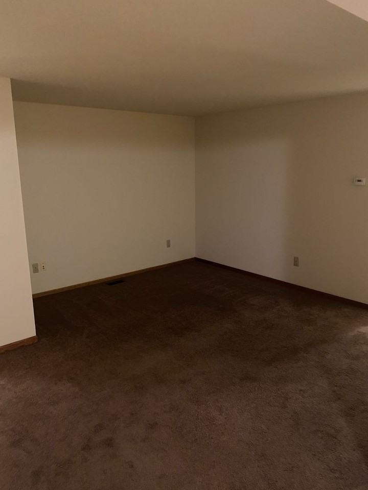 Newport Shores Apartments (Newport Shores Apartments LLC) - Photo 3 of 11