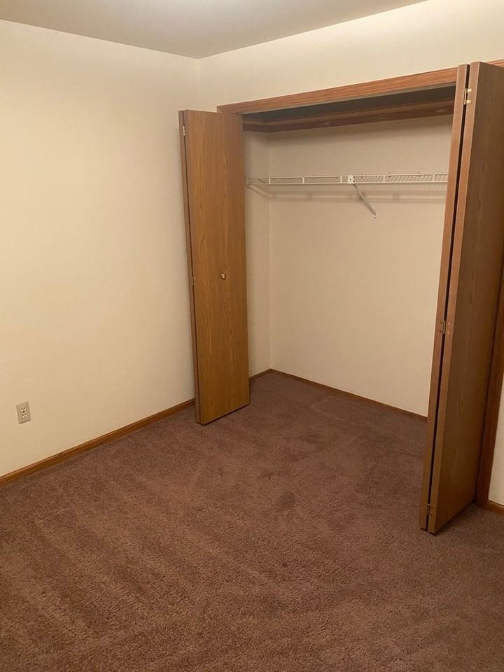 Newport Shores Apartments (Newport Shores Apartments LLC) - Photo 4 of 11