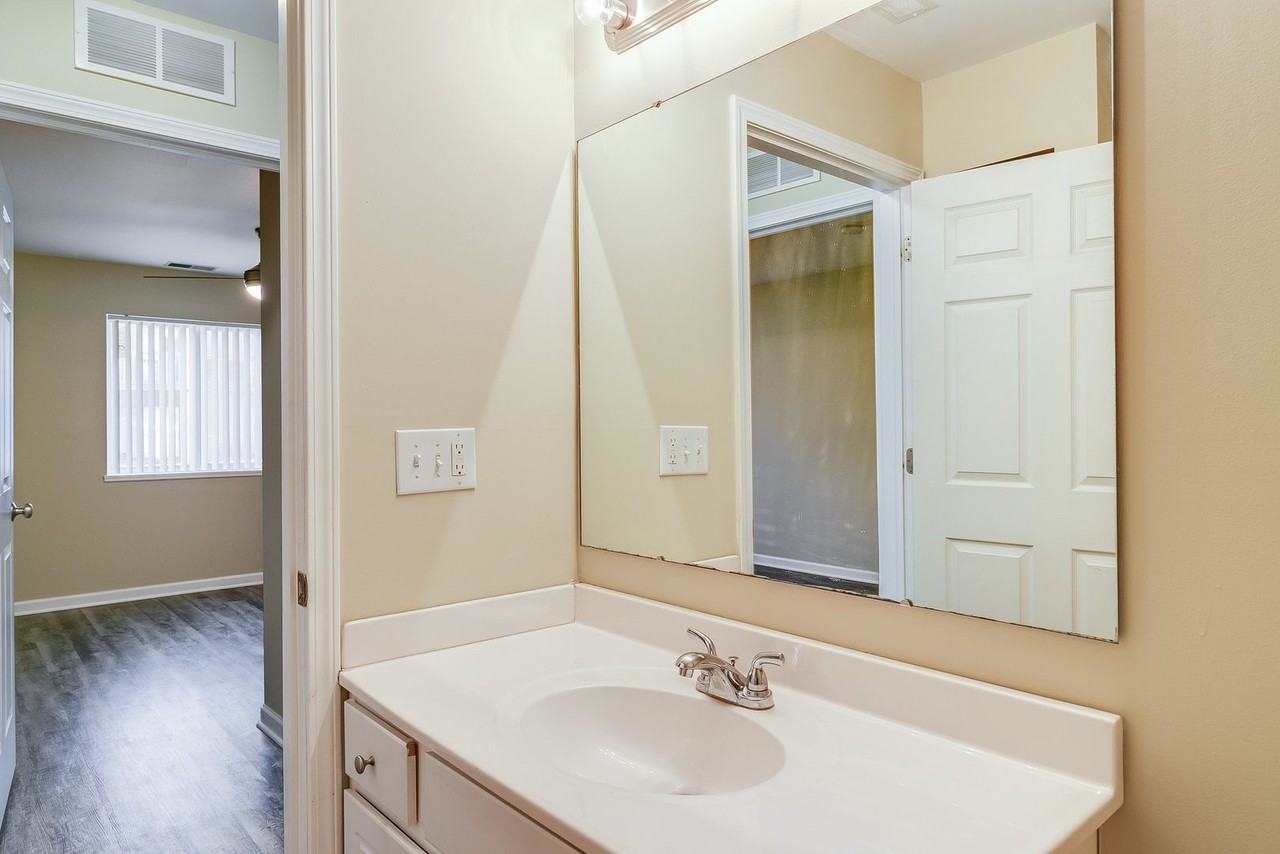 Southtree Apartments (Southtree LLC) - Photo 7 of 33