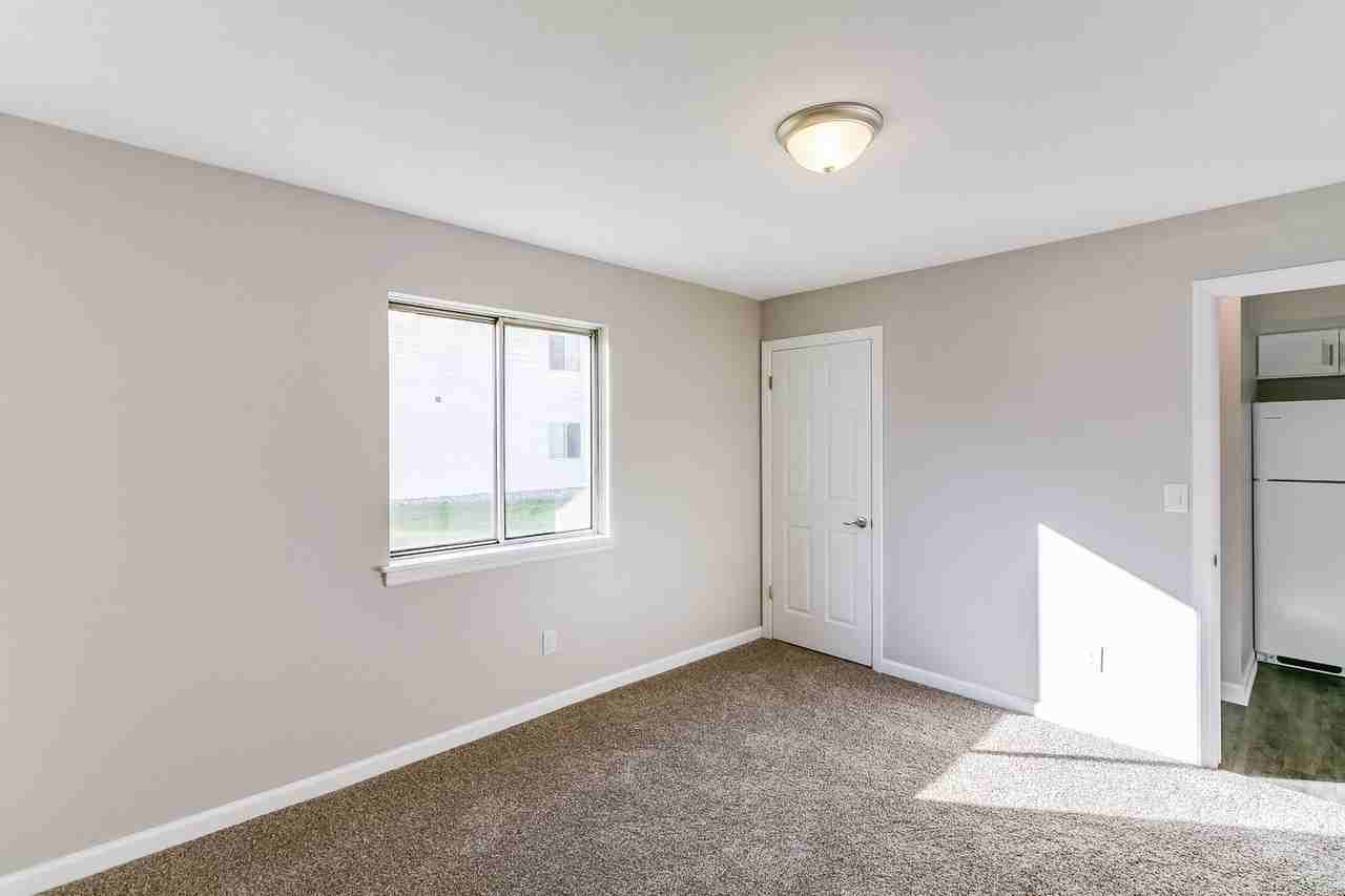 Silver Maple Village Apartments (Cobertyn GR1 LLC) - Photo 2 of 35