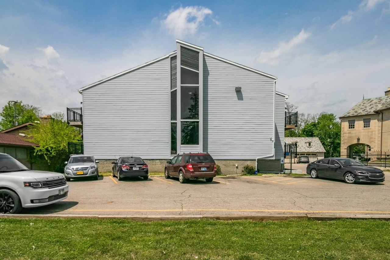 Renaissance Apartments (A to Z Properties LLC) 720 W Michigan Ave