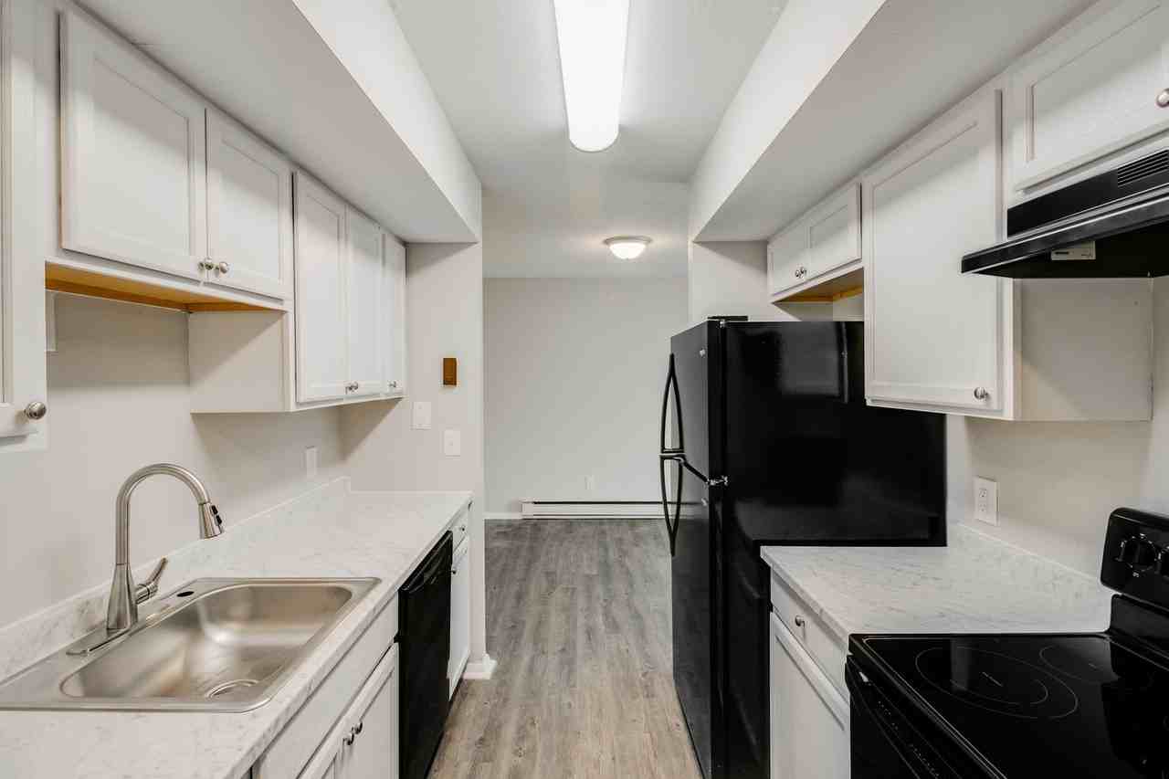 Renaissance Apartments (A to Z Properties LLC) - Photo 4 of 21