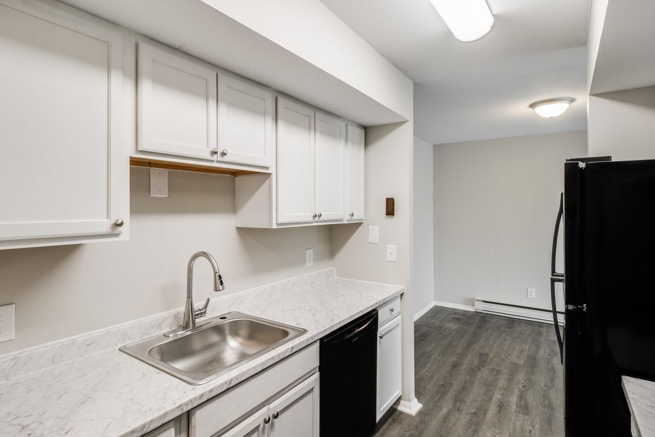 Renaissance Apartments (A to Z Properties LLC) - Photo 5 of 21