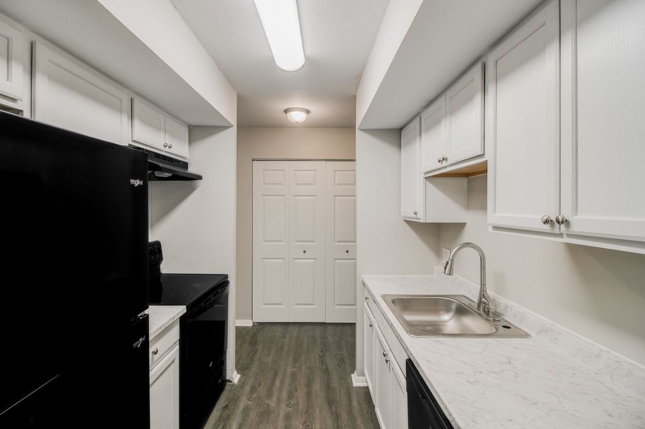 Renaissance Apartments (A to Z Properties LLC) 720 W Michigan Ave