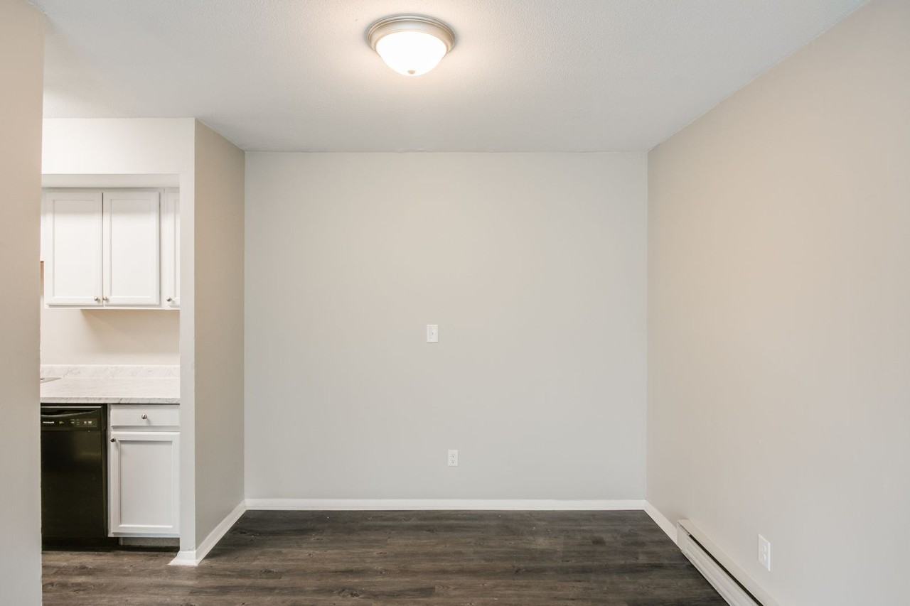 Renaissance Apartments (A to Z Properties LLC) 720 W Michigan Ave