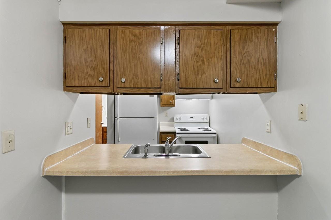 Holt Manor (Holt Manor Inc) - Photo 5 of 24