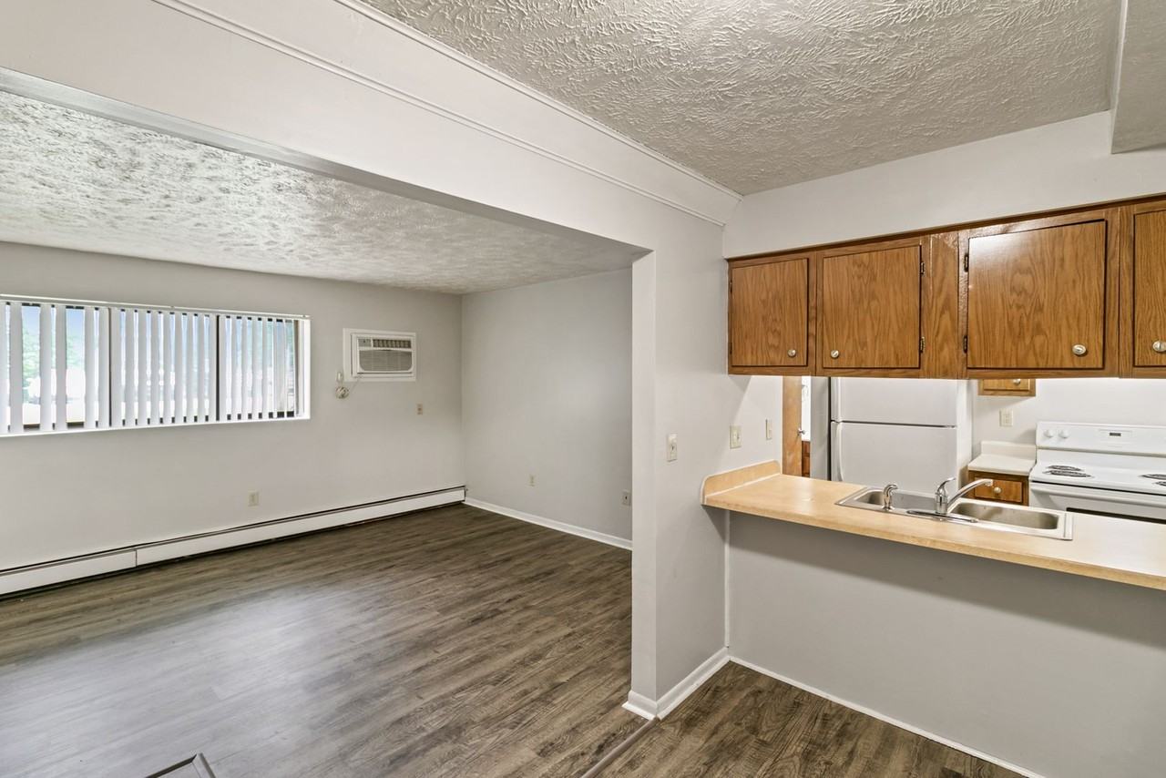 Holt Manor (Holt Manor Inc) - Photo 7 of 24