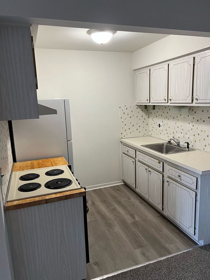 Holiday Garden Apartments^ (Holiday Garden Partners, LLC) - Photo 3 of 44