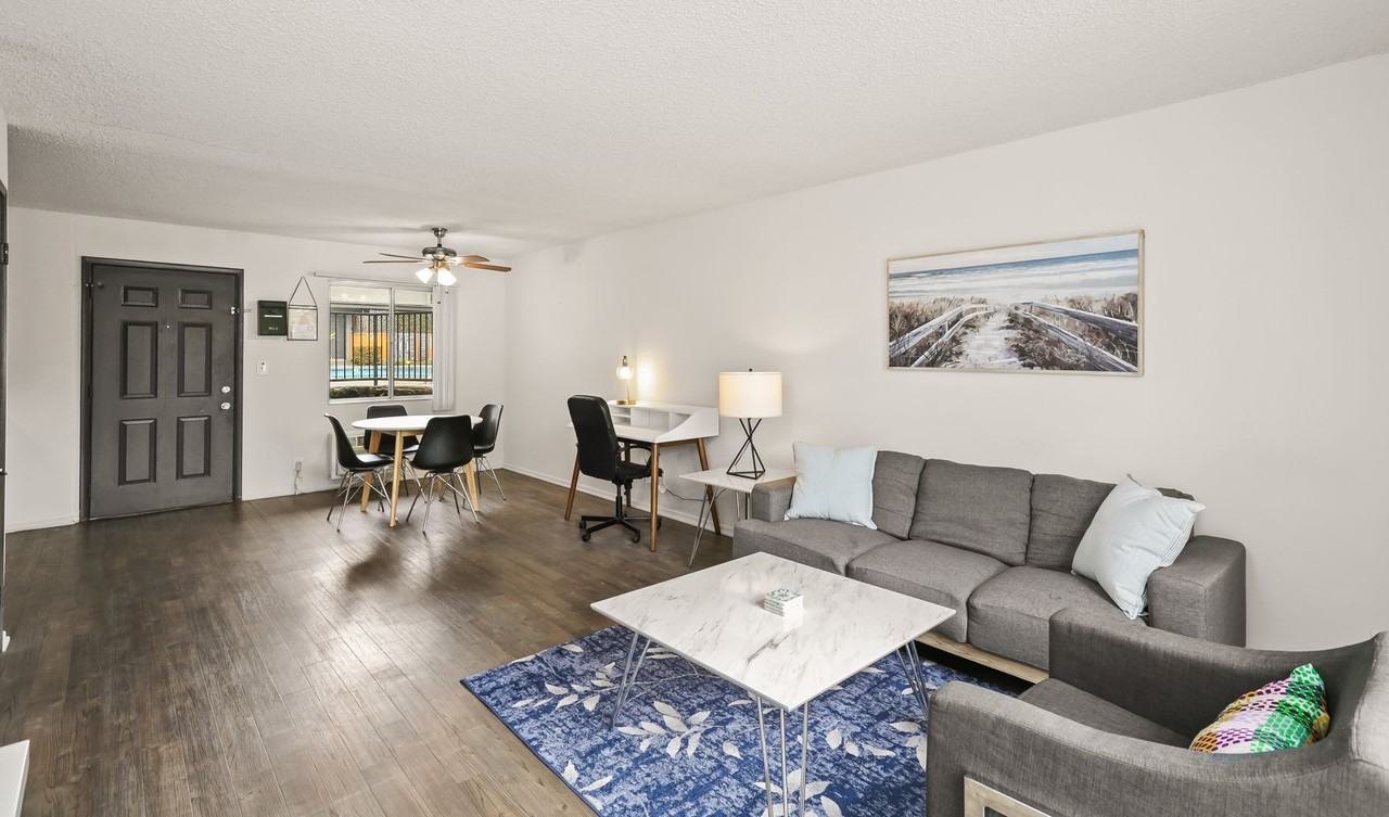 Los Angeles - Photo 2 of 49