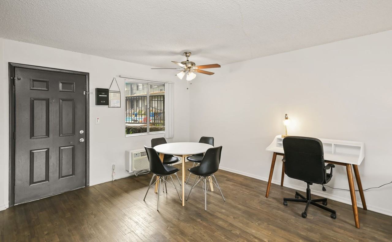 Los Angeles - Photo 5 of 49