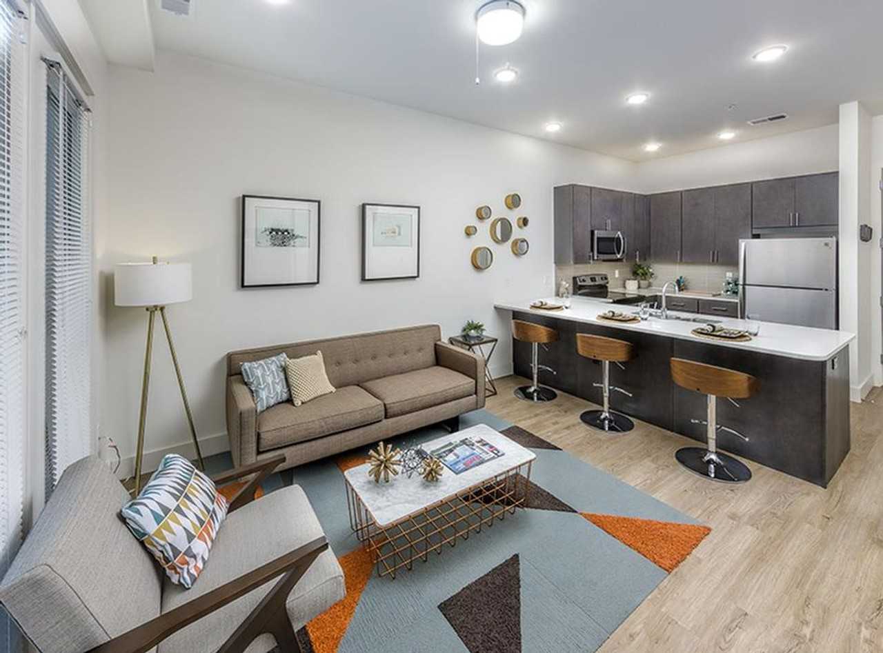 134 - 217 S Neil - Photo 7 of 29