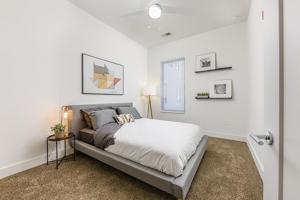 featured image of 217 S Neil St