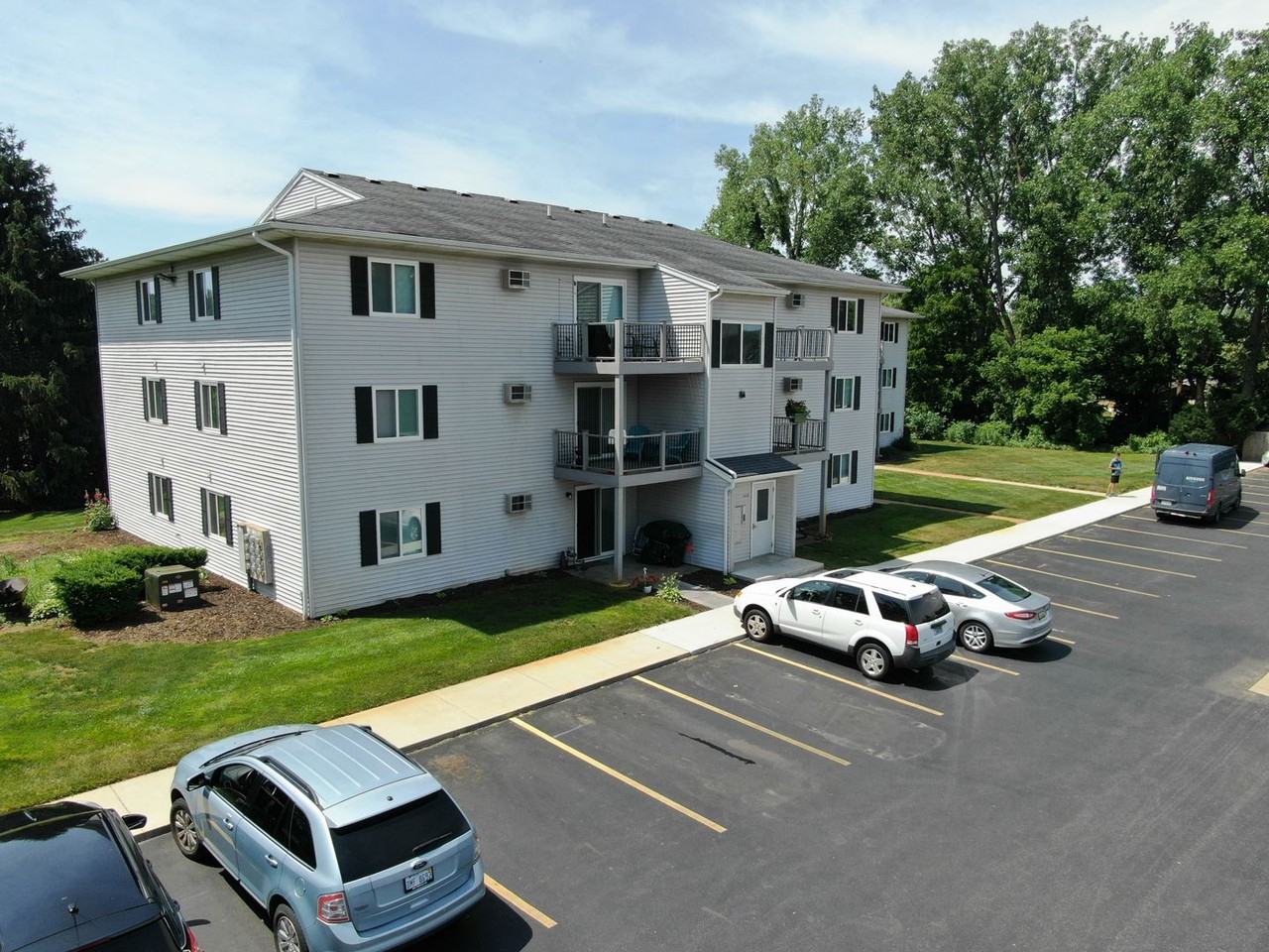 Pebble Beach Apartments ( Pebblebeach Apts LLC) - Photo 2 of 22