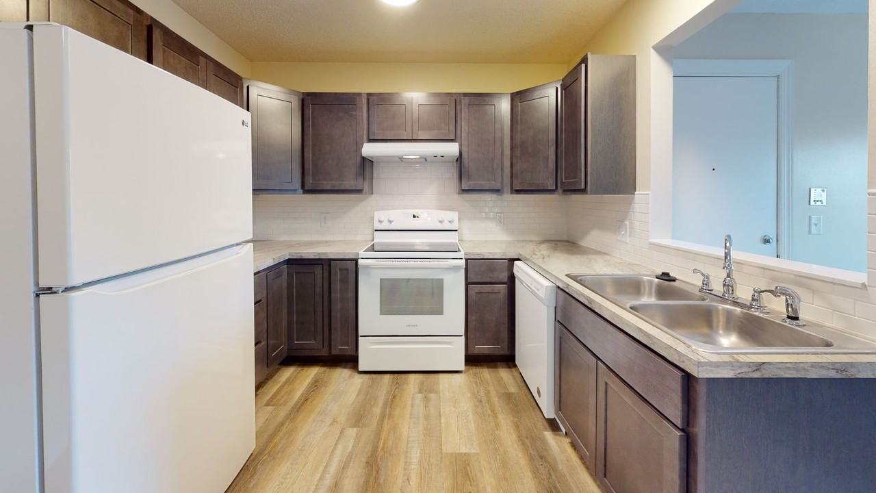 Pebble Beach Apartments ( Pebblebeach Apts LLC) - Photo 4 of 22