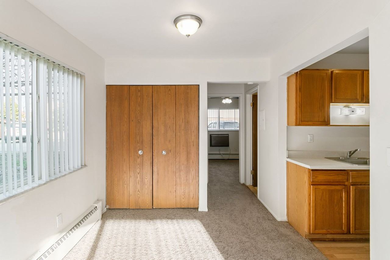 Holiday Manor East - Photo 5 of 50