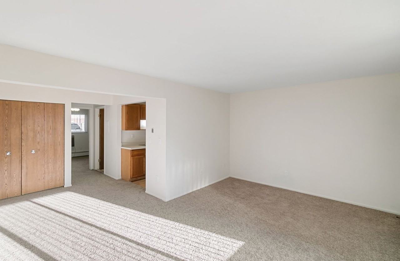 Holiday Manor East - Photo 7 of 50