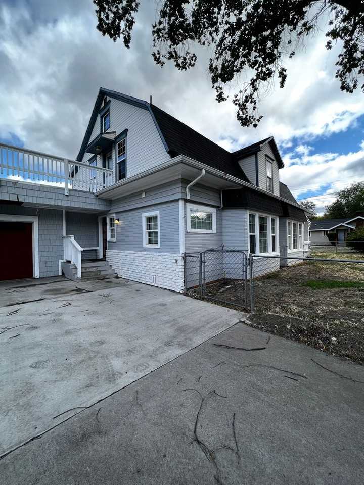 1304 Worden Ave - Photo 2 of 41